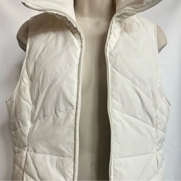 Woman's Kenneth Cole Reaction Down/Feather
Body warmer. Puffer Vest Ivory Sz M - Picture 4 of 13